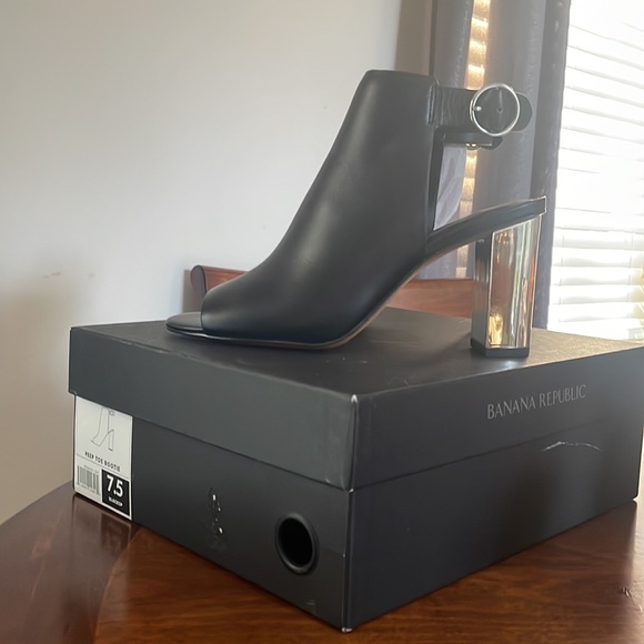 An Early Spring Must Have!! NEW - BR Stylish Peep toes! - Picture 6 of 9